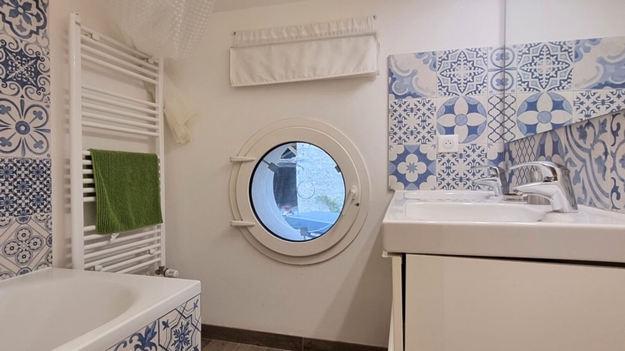 Photo of Bathroom in Bailly