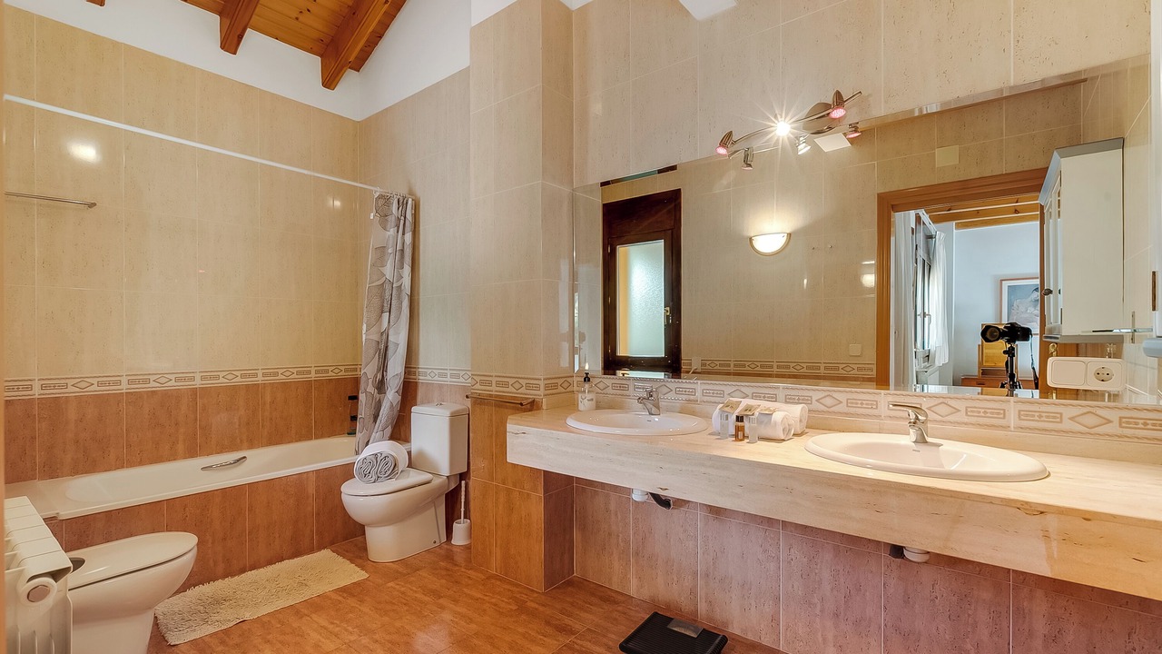 Photo of Bathroom in Anserall