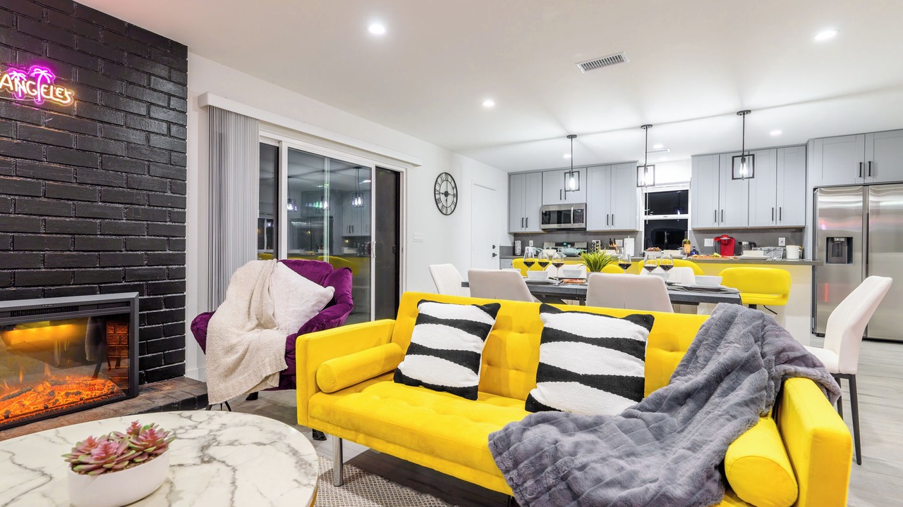 Photo of Livingroom in Canoga Park