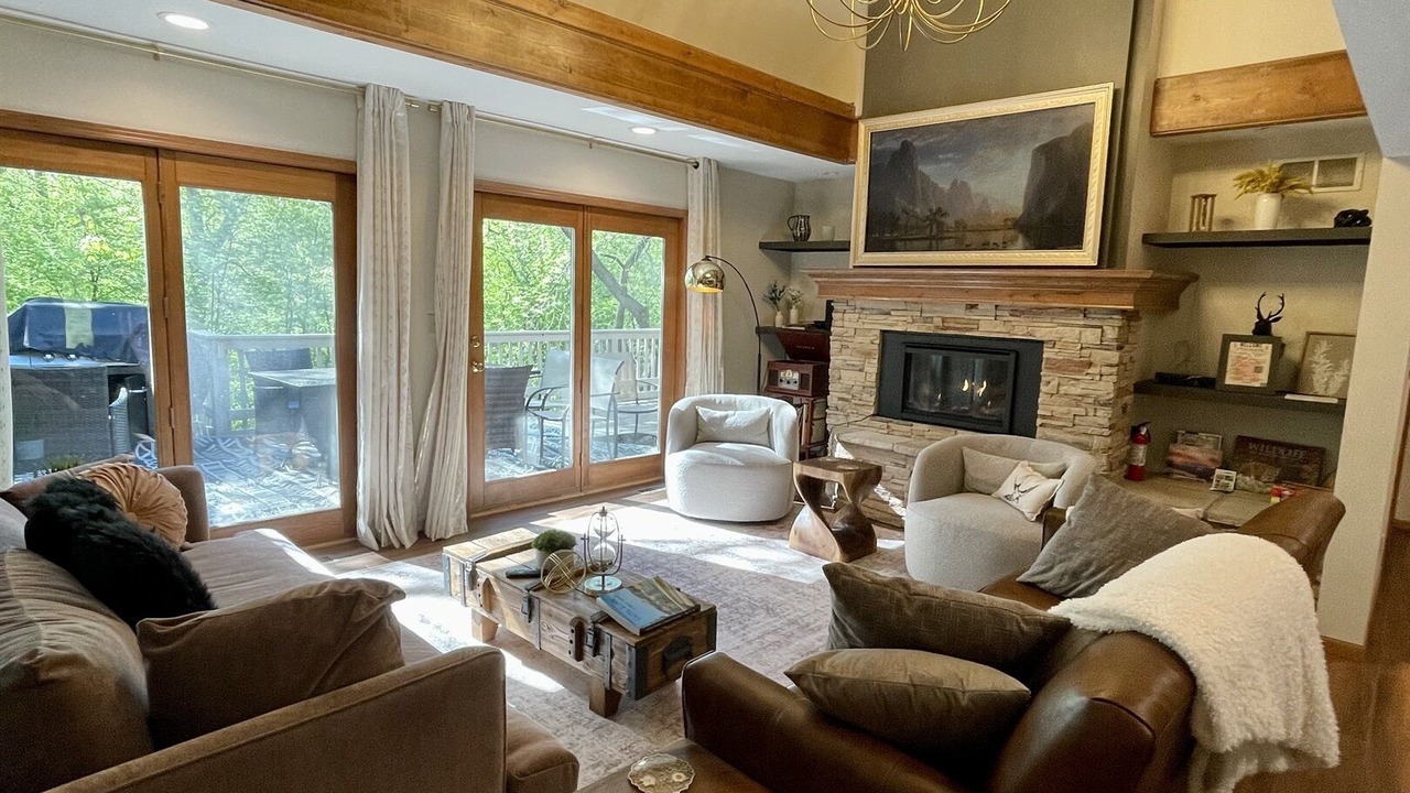 Photo of Livingroom in The Galena Territory
