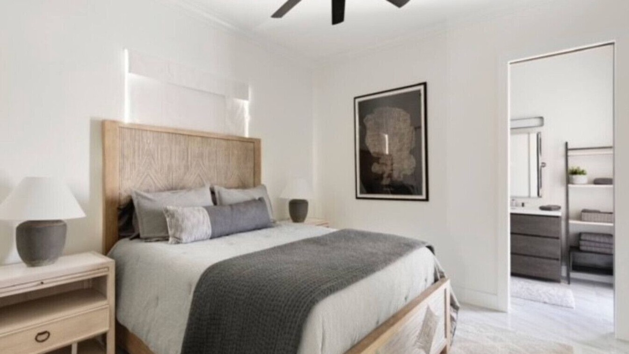 Photo of Others in Pelican