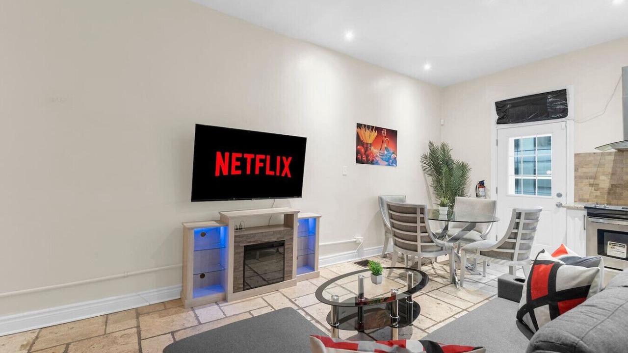 Photo of Livingroom in Church and Wellesley