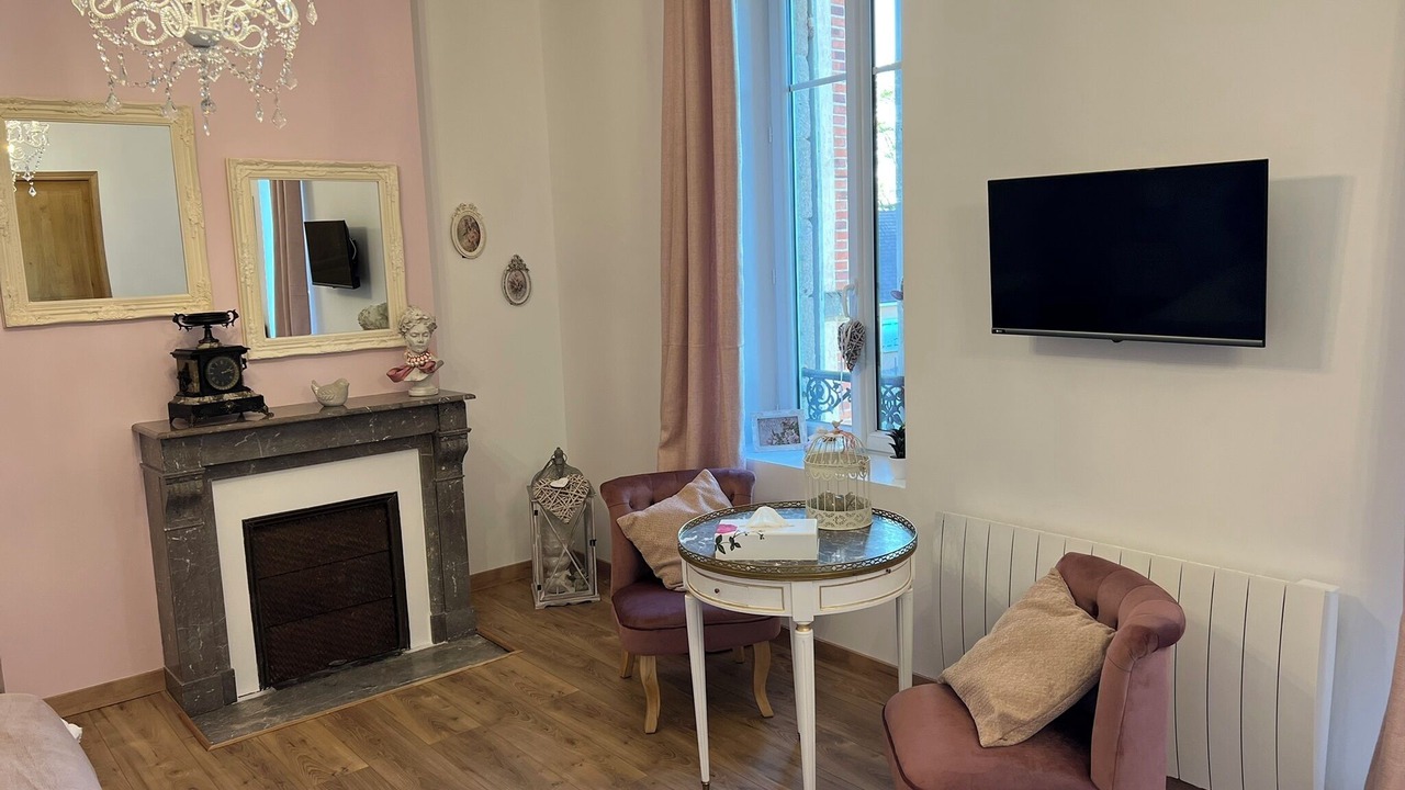 Photo of Livingroom in Neuilly-le-Real