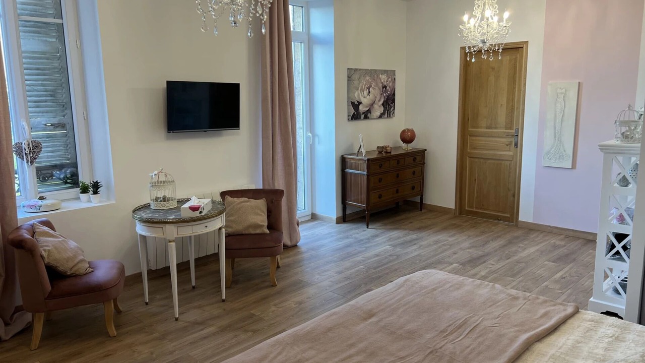 Photo of Bedroom in Neuilly-le-Real