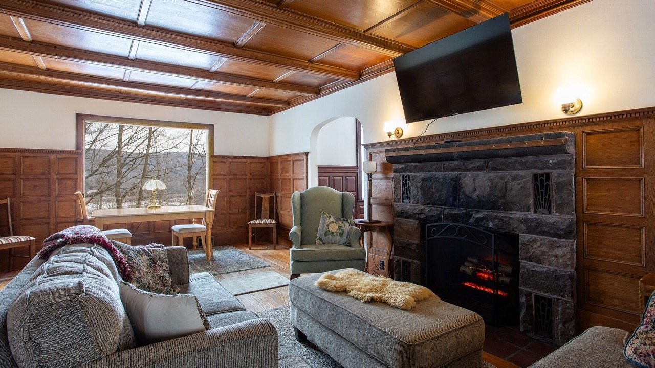Photo of Livingroom in Pittsfield