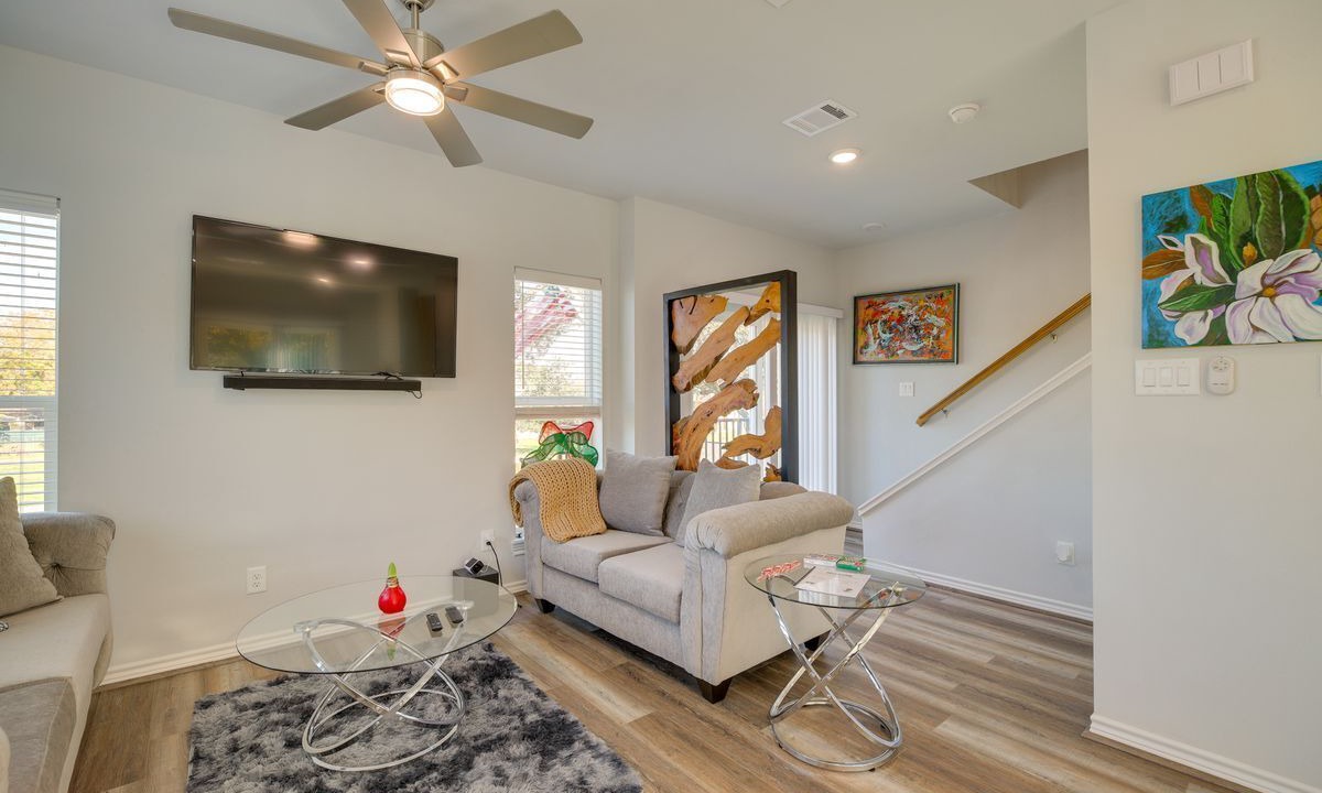 Photo of Livingroom in South Houston
