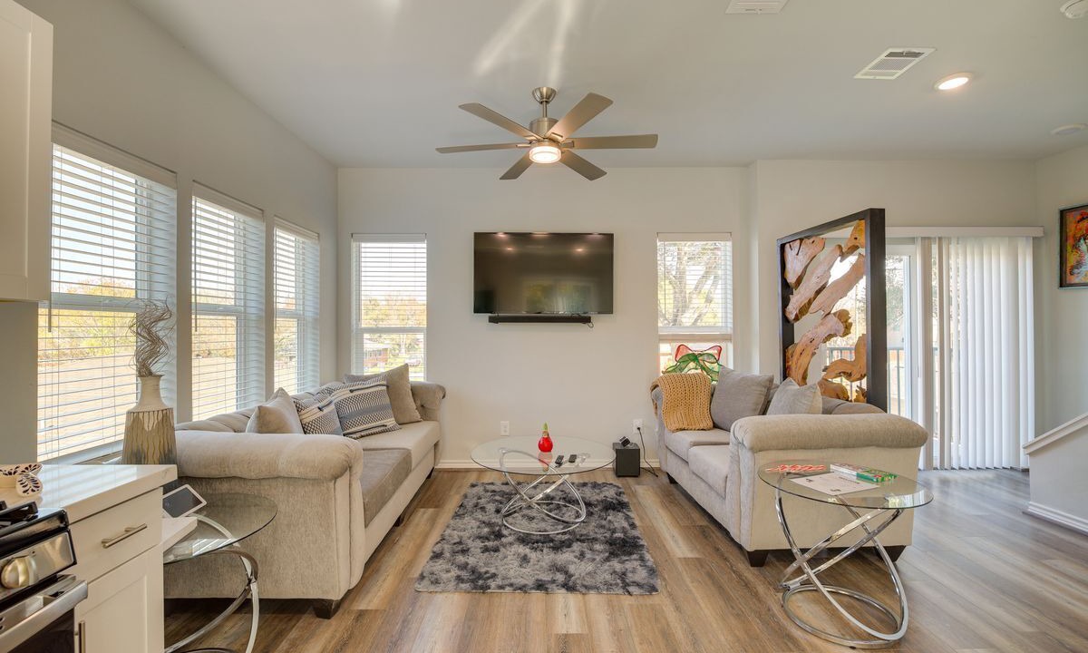 Photo of Livingroom in South Houston