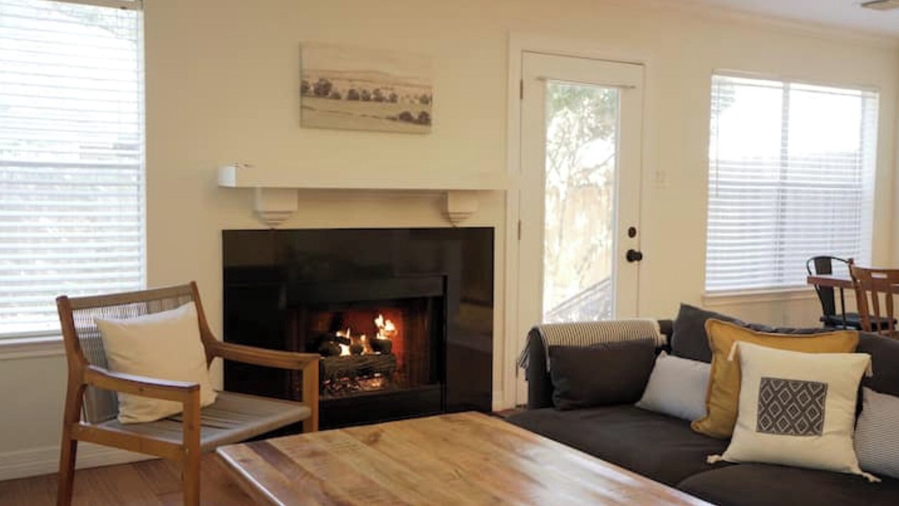 Photo of Livingroom in Alden Bridge