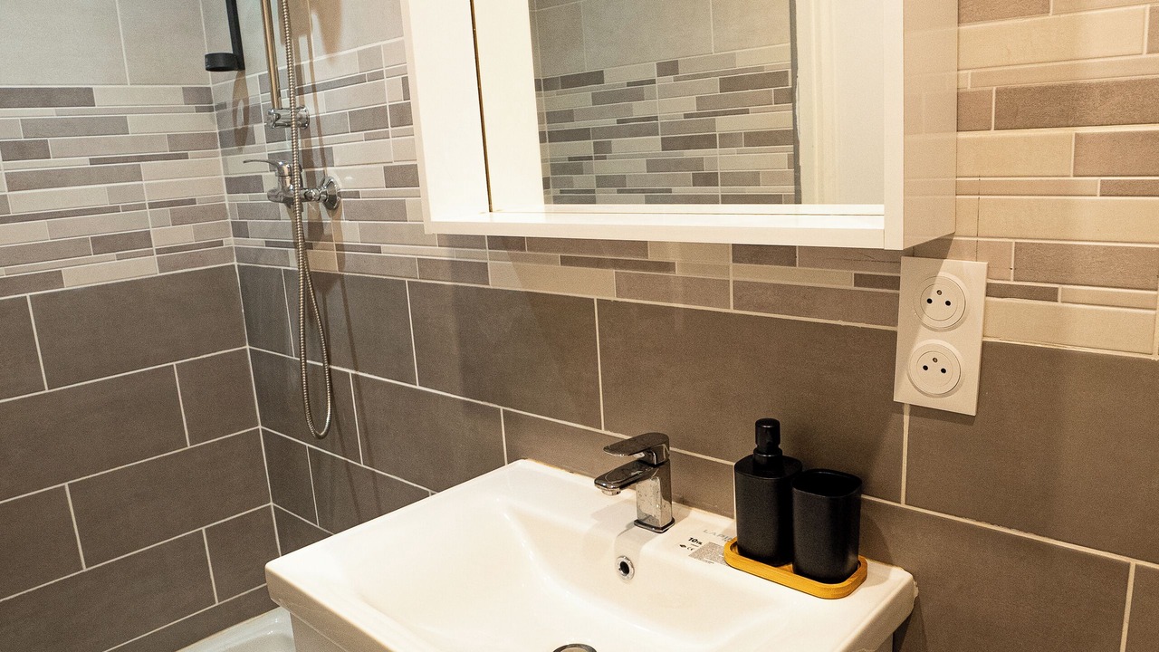 Photo of Bathroom in Calais City Center