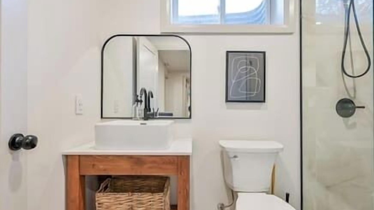 Photo of Bathroom in Caledonia