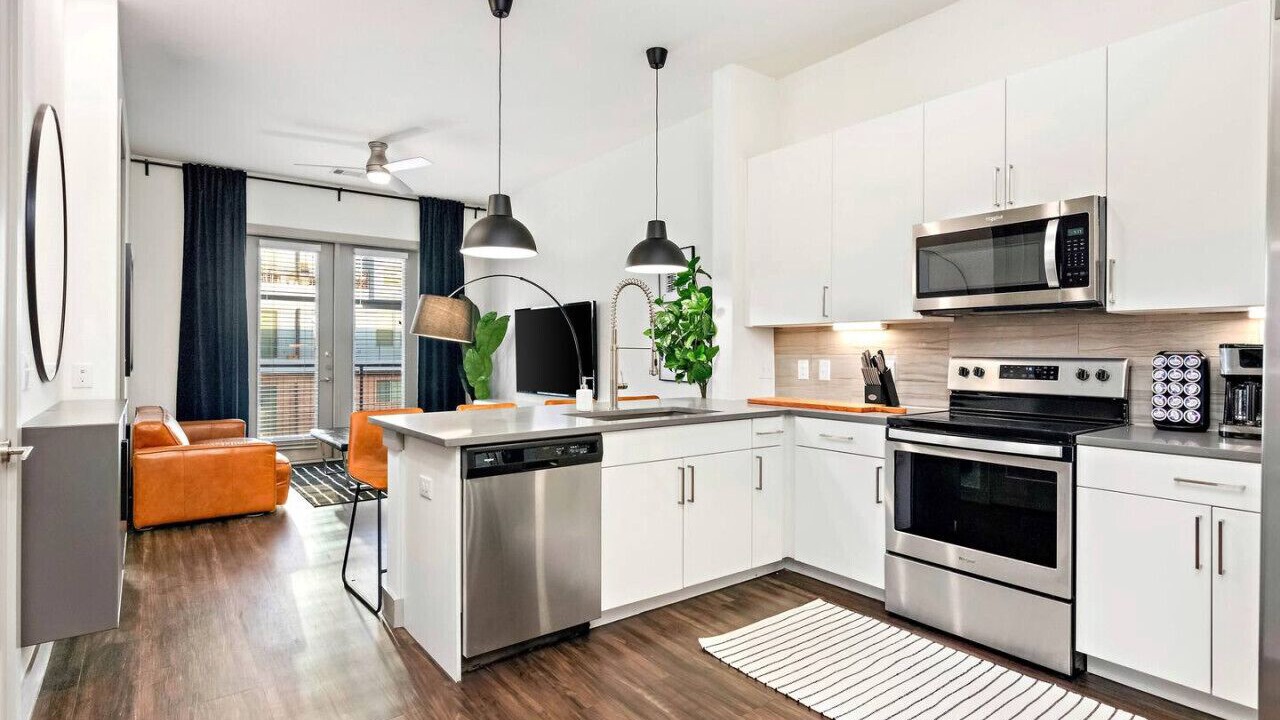 Photo of Kitchen in Main - Military Plaza