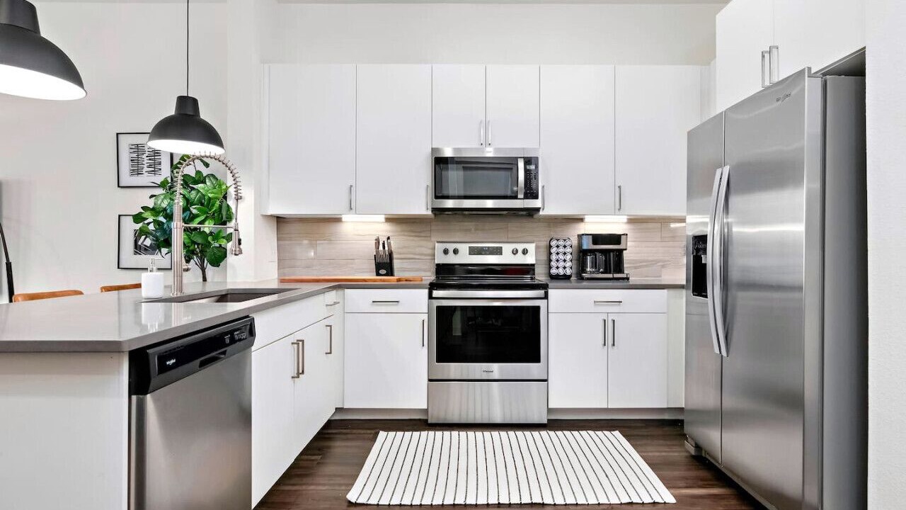 Photo of Kitchen in Main - Military Plaza