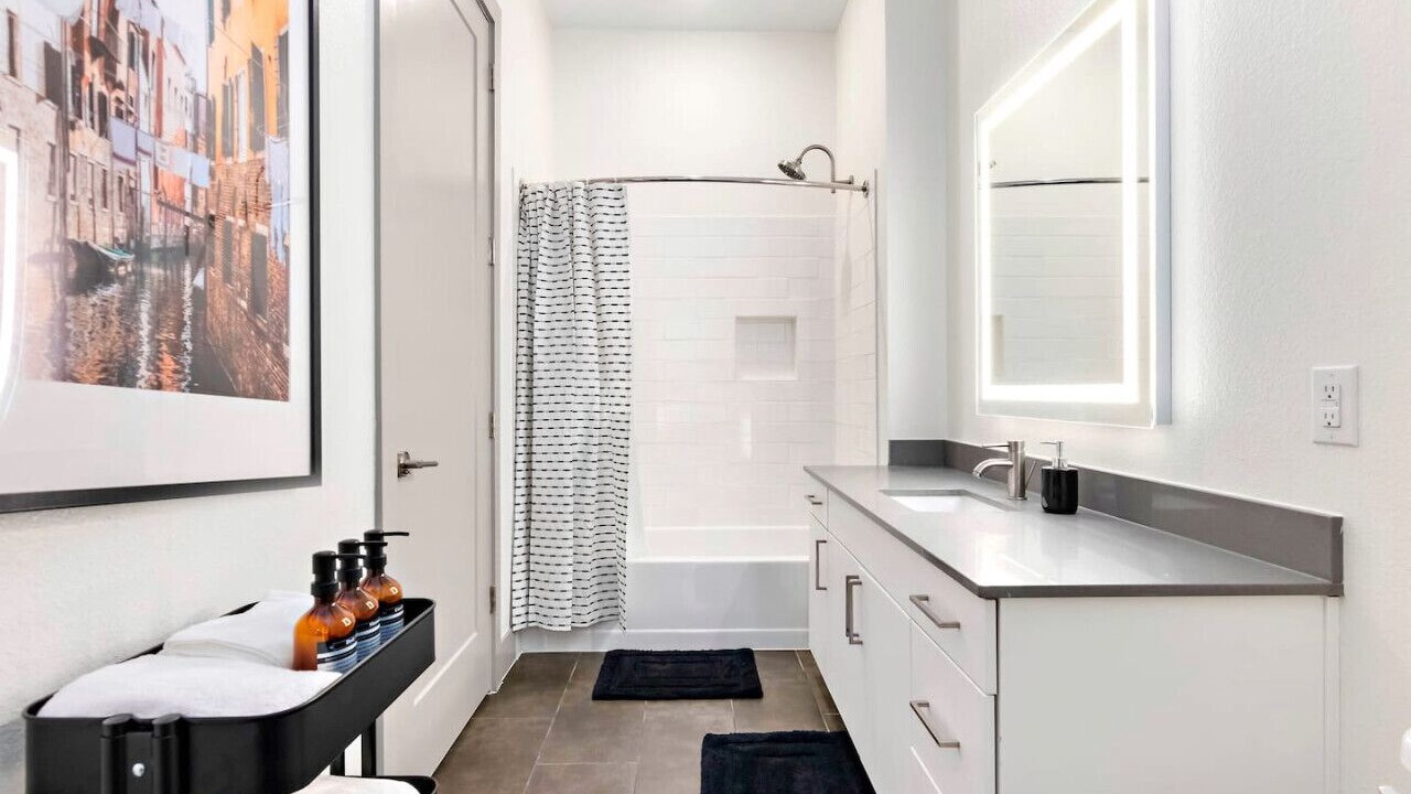 Photo of Bathroom in Main - Military Plaza