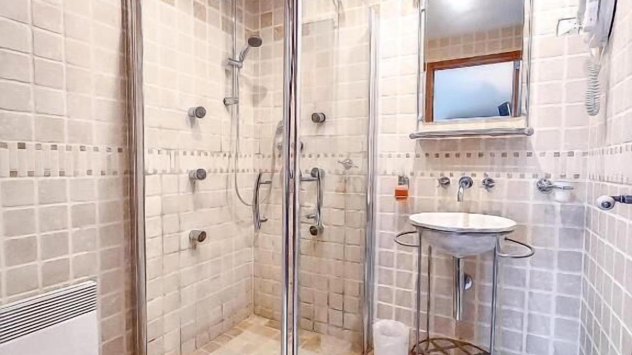 Photo of Bathroom in Varaville