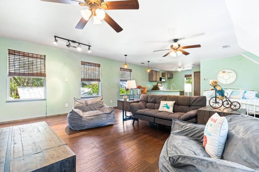Photo of Livingroom in Quinlan