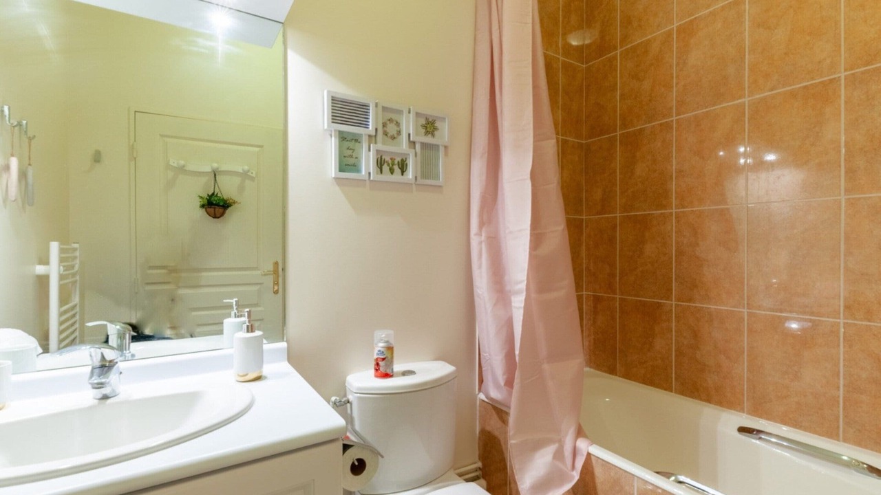 Photo of Bathroom in Deauville City Centre