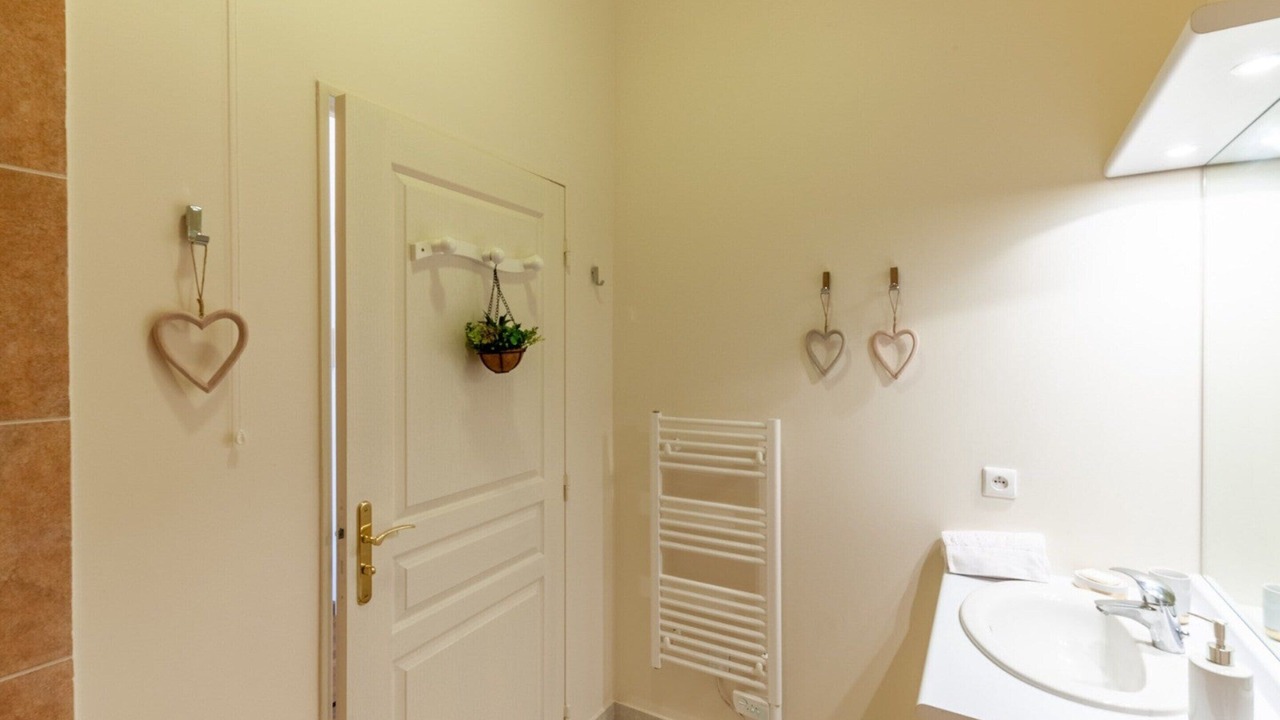 Photo of Bathroom in Deauville City Centre