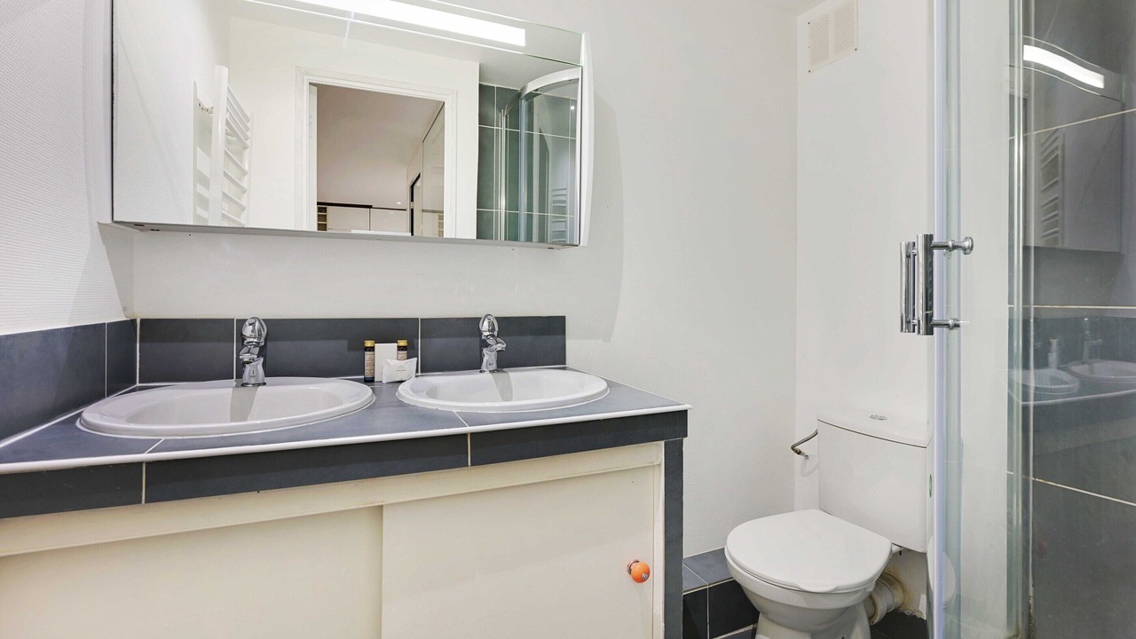 Photo of Bathroom in Le Kremlin-Bicetre