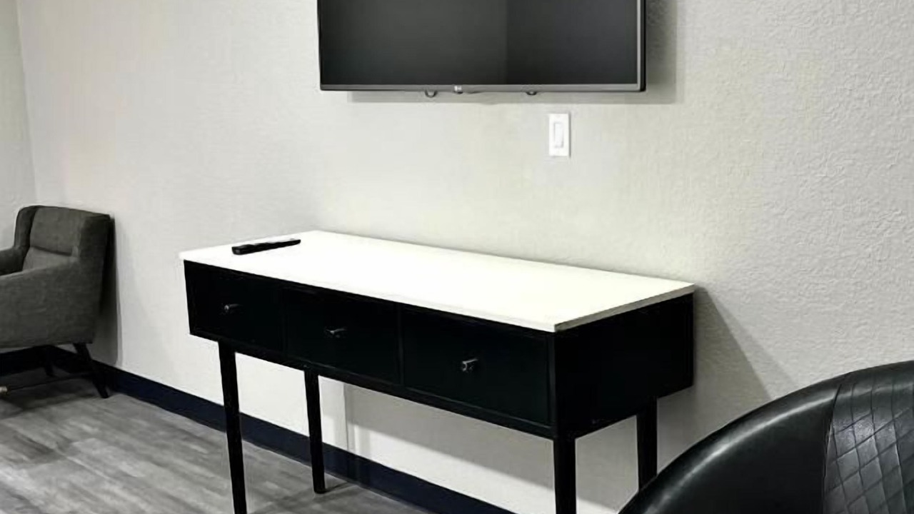 Photo of Bedroom in Uvalde