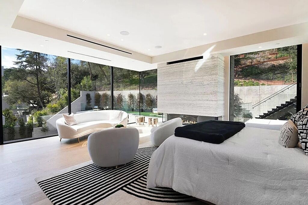 Photo of Others in Beverly Glen