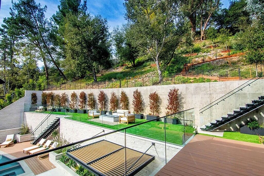 Photo of Patio Balcony in Beverly Glen