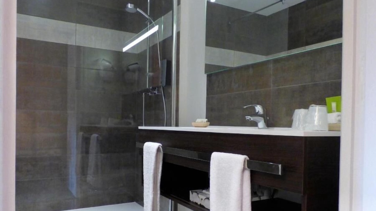 Photo of Bathroom in Tavers