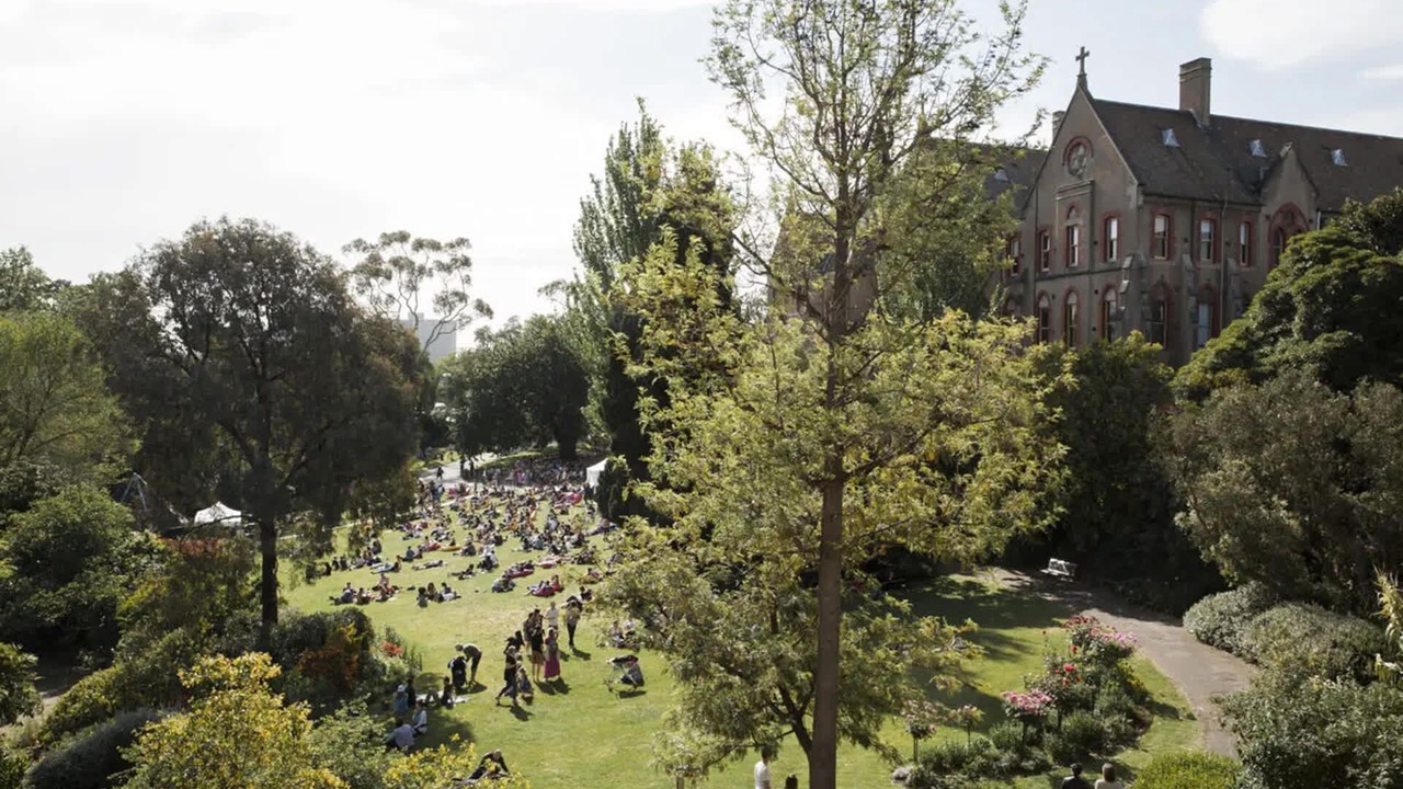 Photo of Outdoor in Kew