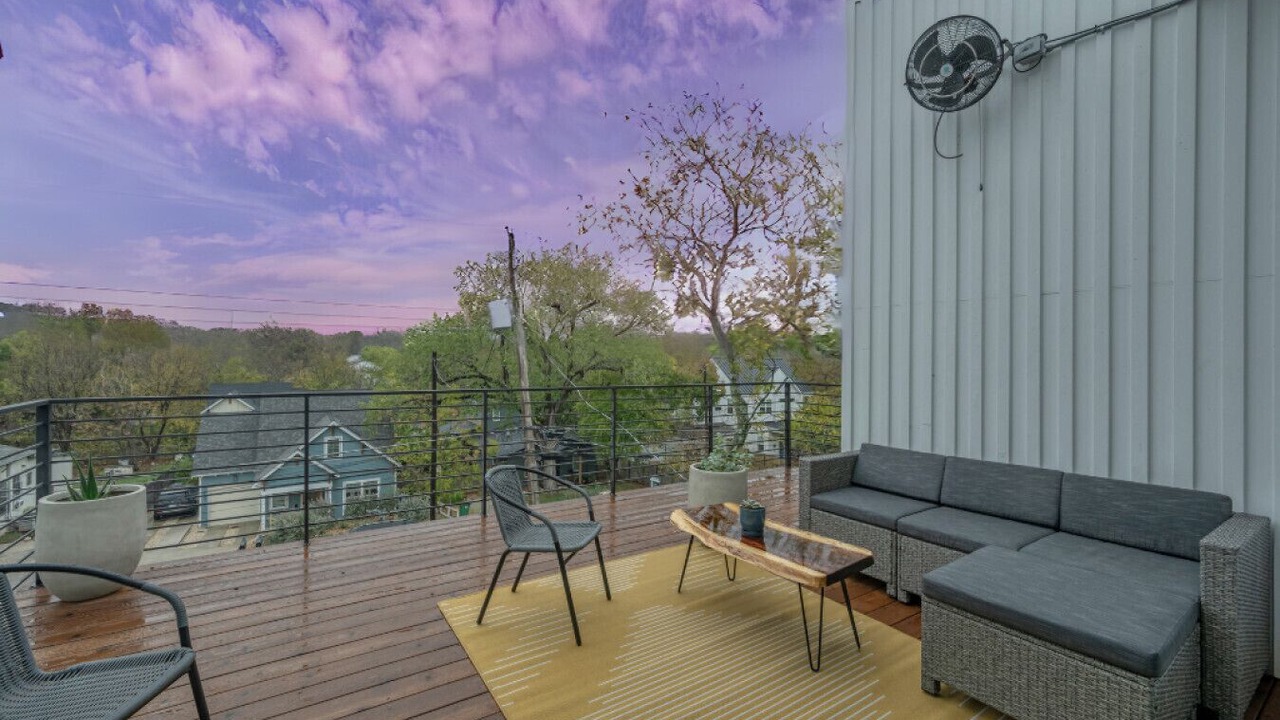 Photo of Patio Balcony in MLK