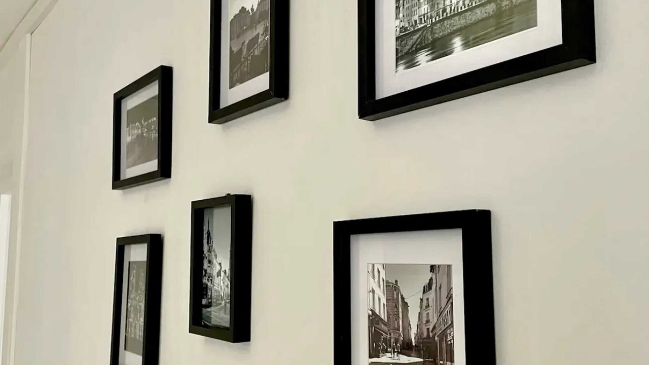 Photo of Others in Barriere Saint Marc