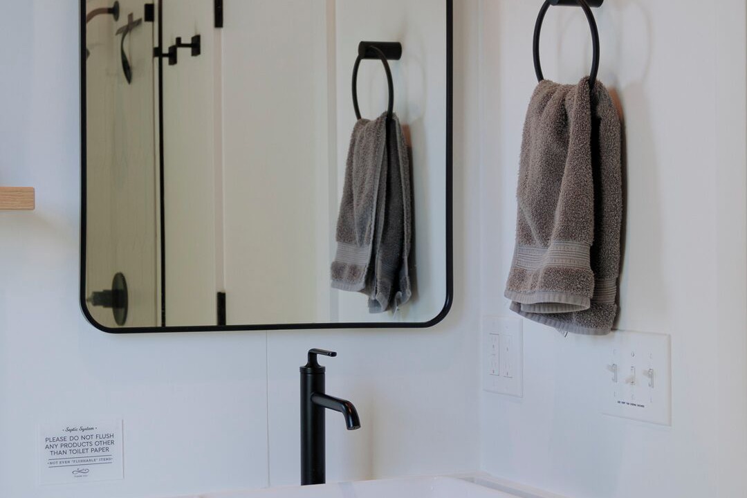 Photo of Bathroom in Hood