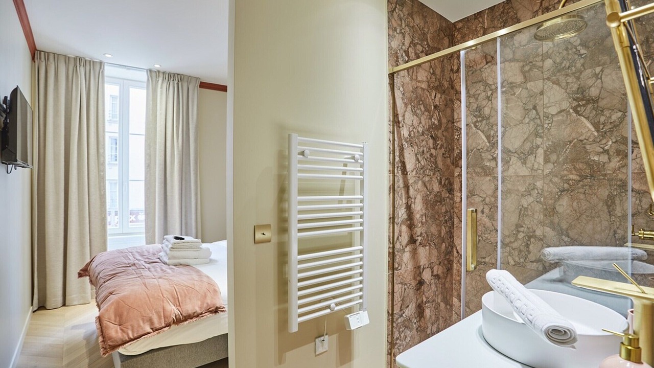 Photo of Bathroom in Arts-et-Metiers