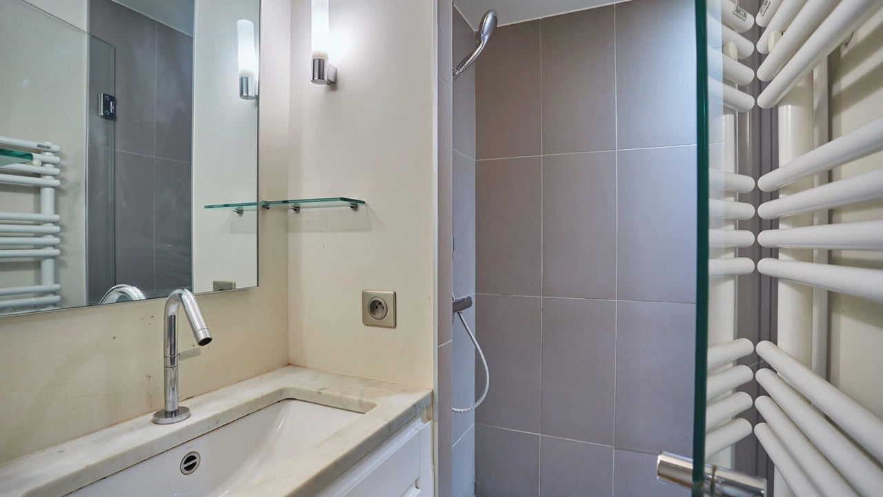 Photo of Bathroom in Quartier de l'Ecole-Militaire