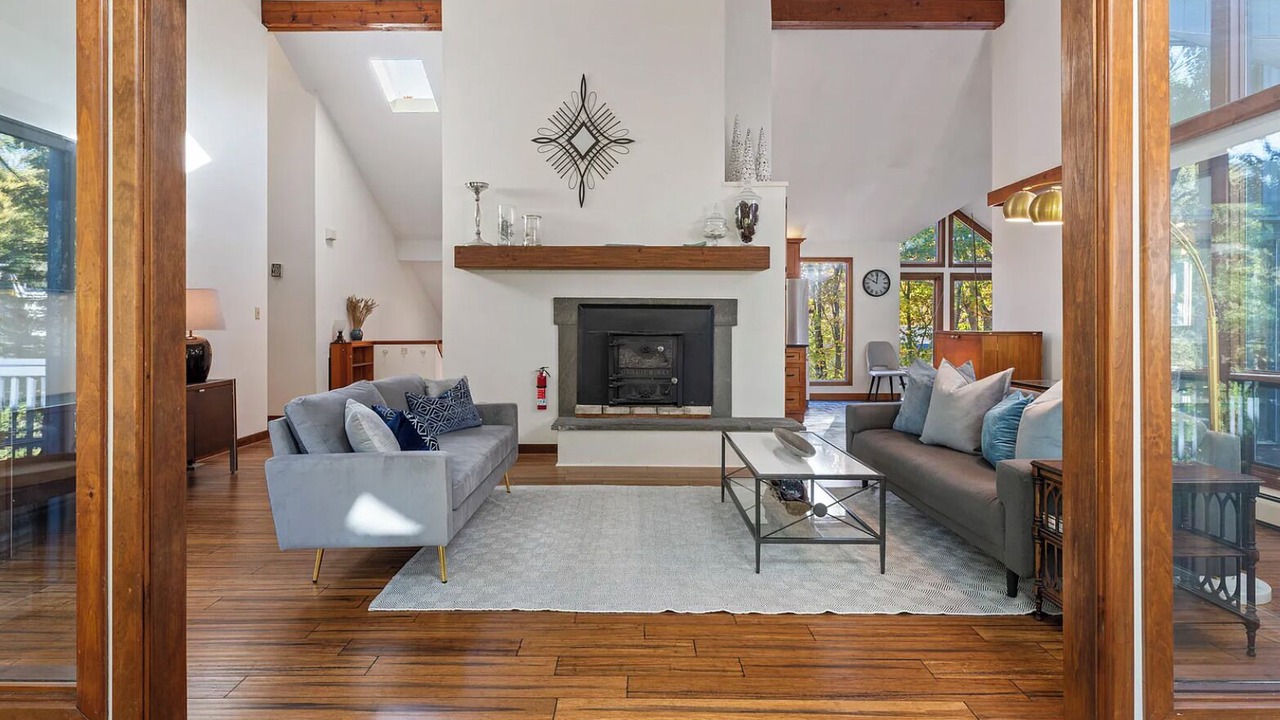 Photo of Livingroom in Cape Elizabeth