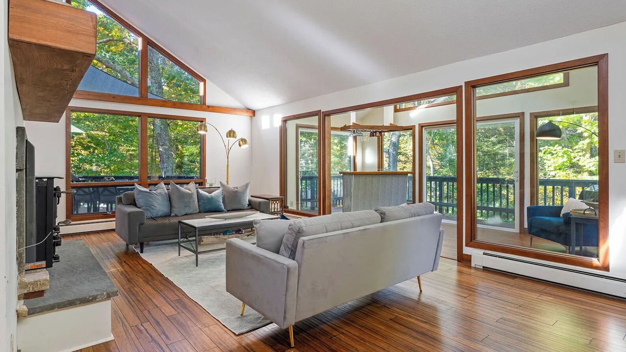Photo of Livingroom in Cape Elizabeth