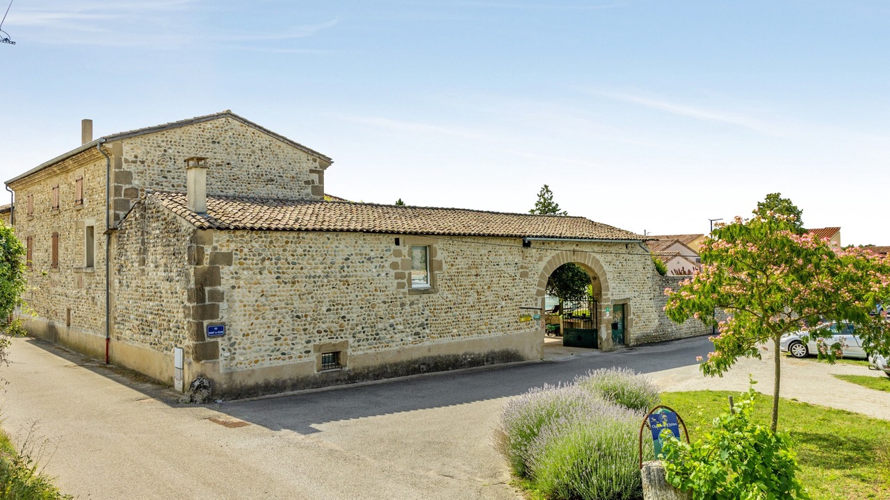 Photo of Outdoor in Chanos-Curson