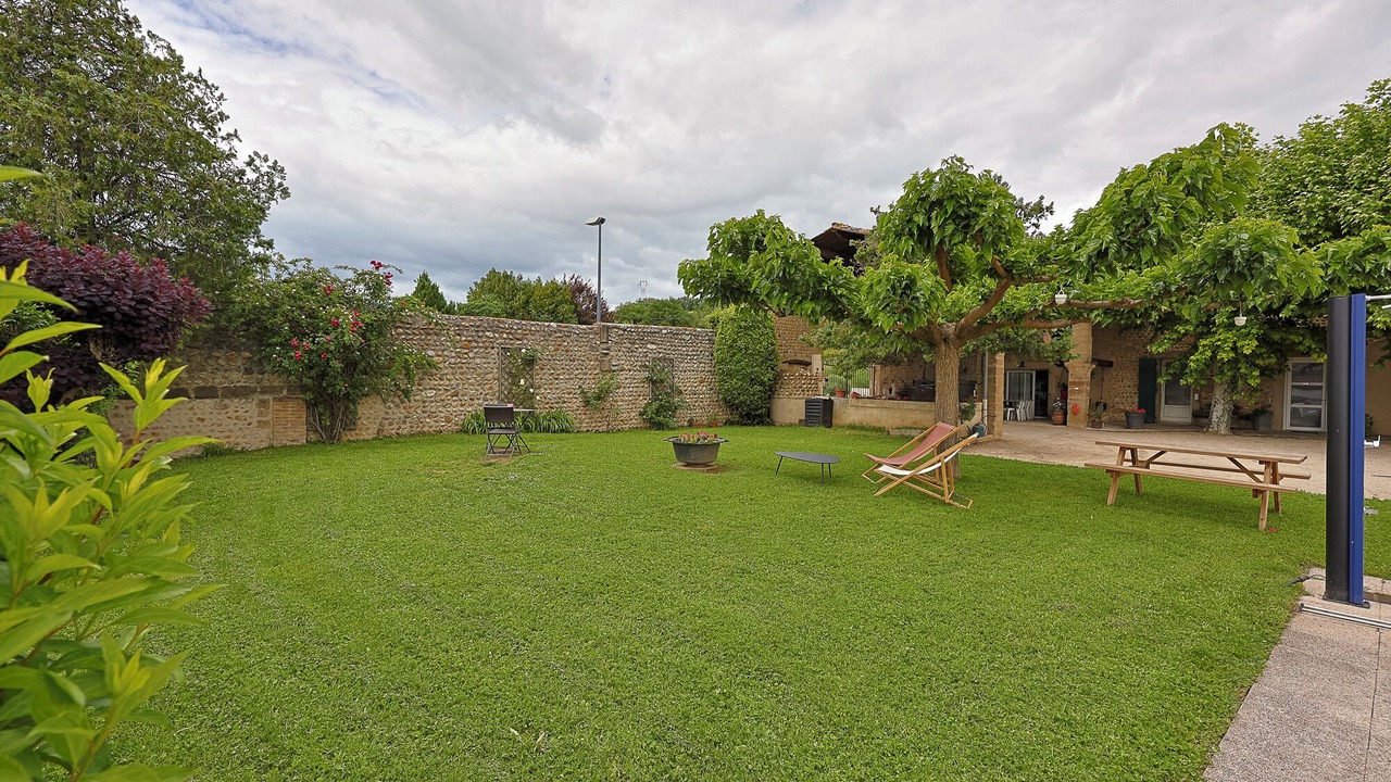 Photo of Outdoor in Chanos-Curson