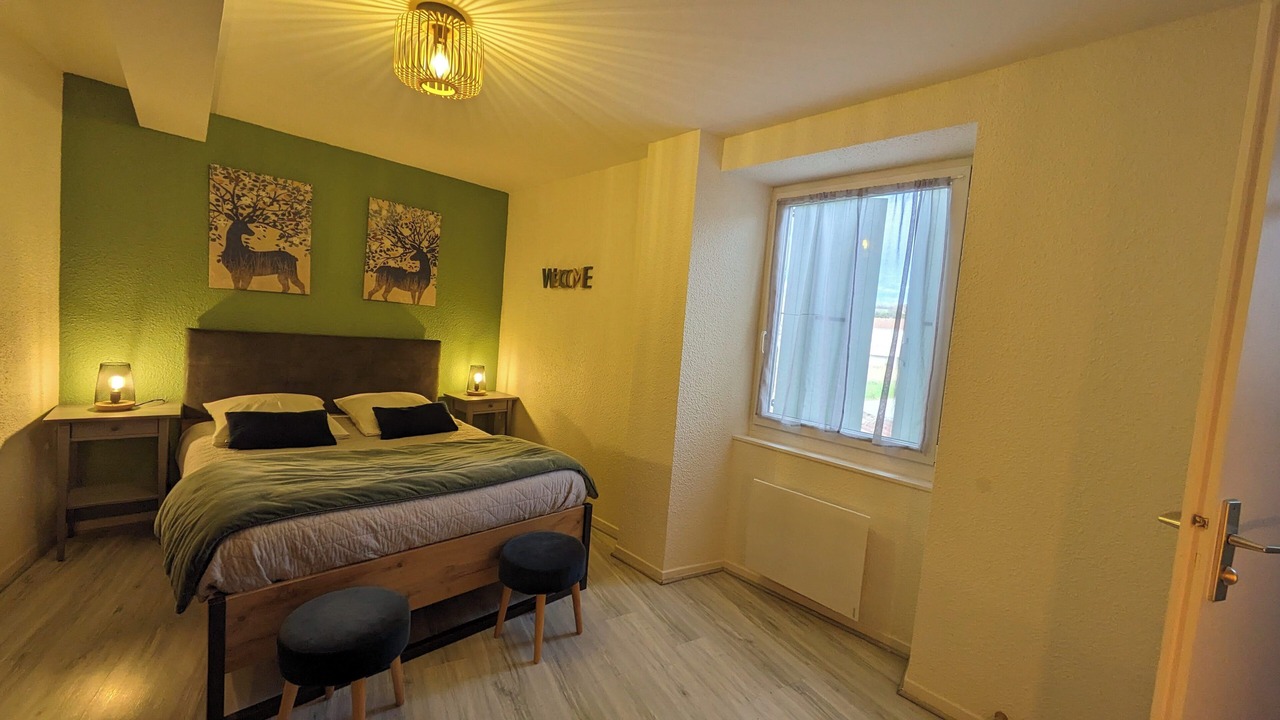Photo of Bedroom in Chanos-Curson
