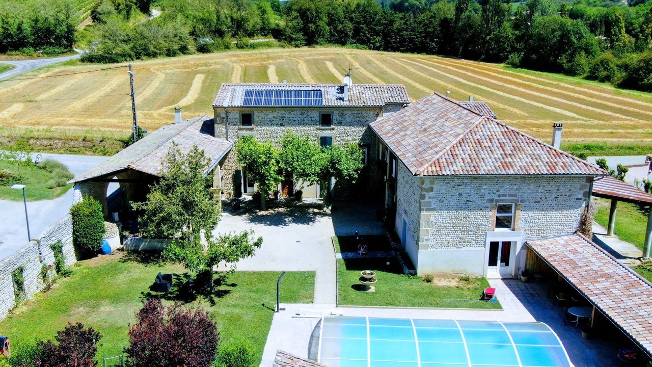 Photo of Outdoor in Chanos-Curson