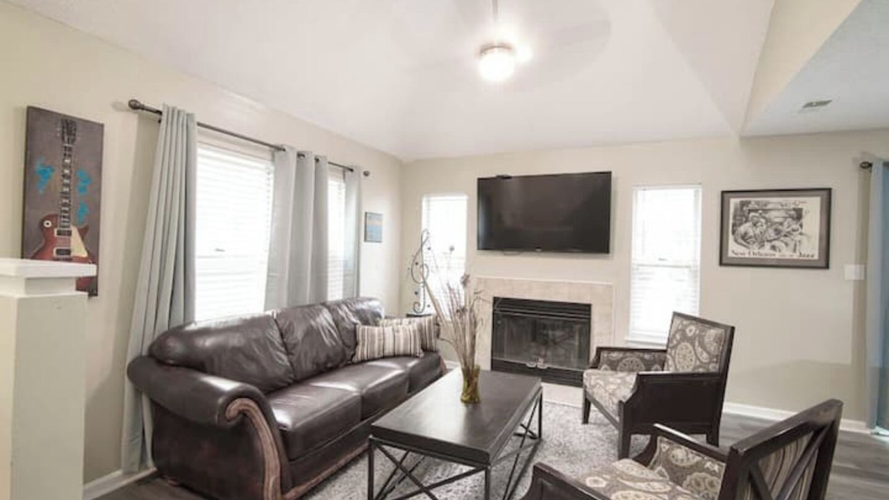 Photo of Livingroom in Central Newport News