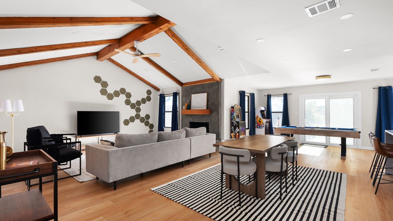 Photo of Livingroom in West Oak Hill