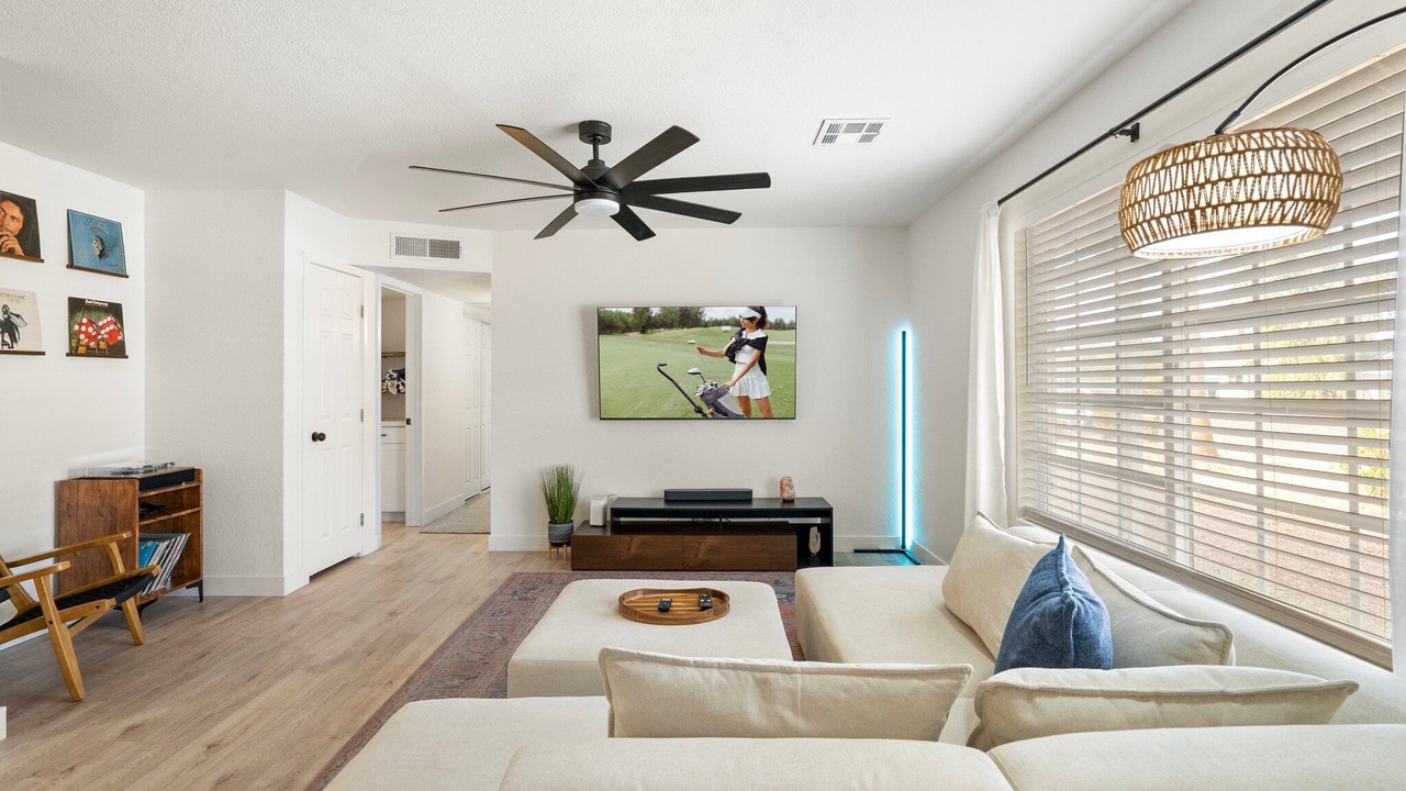 Photo of Livingroom in East Mesa