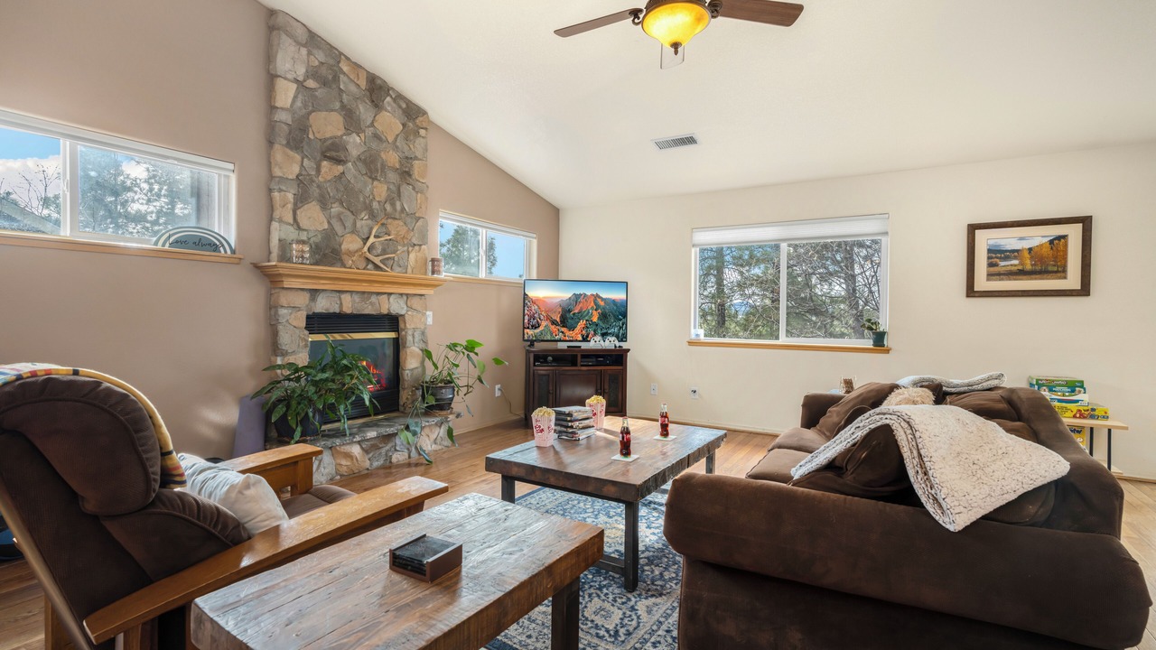 Photo of Livingroom in Switzer Mesa