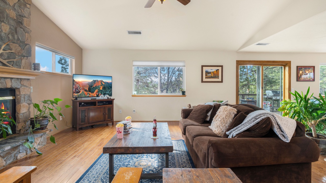 Photo of Livingroom in Switzer Mesa