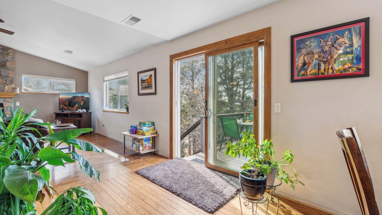 Photo of Livingroom in Switzer Mesa