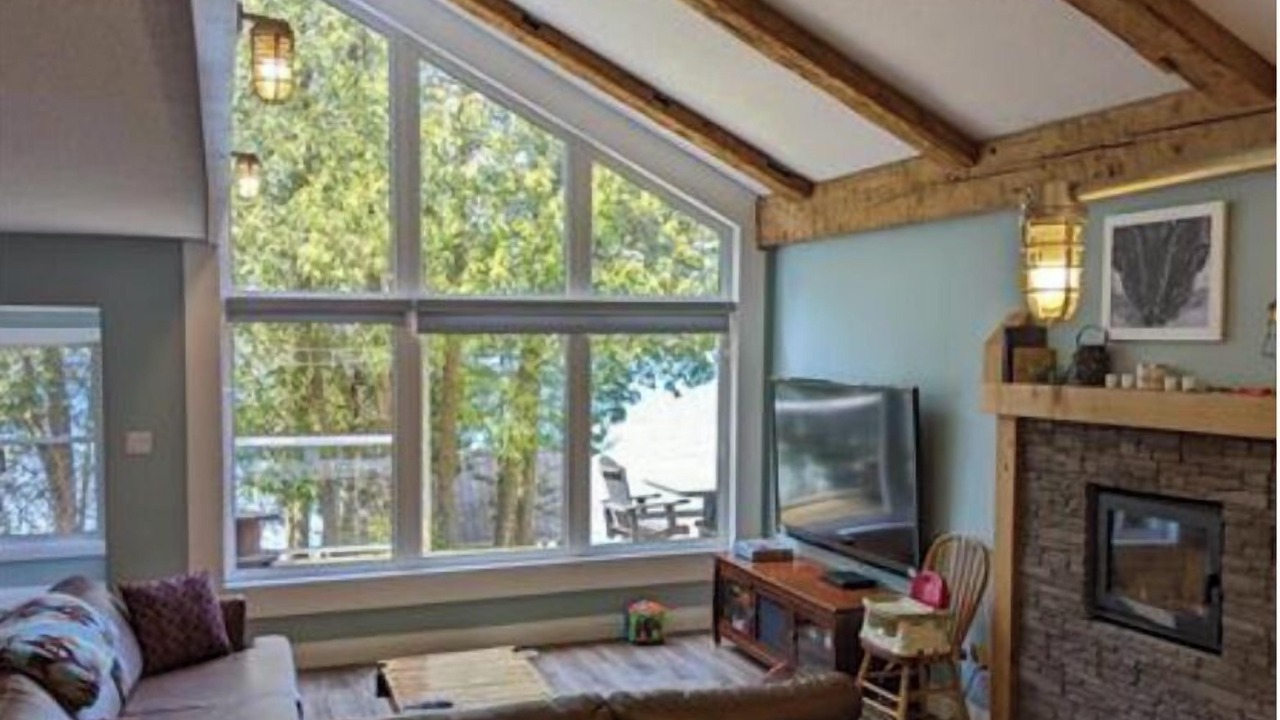 Photo of Livingroom in Colpoys Bay