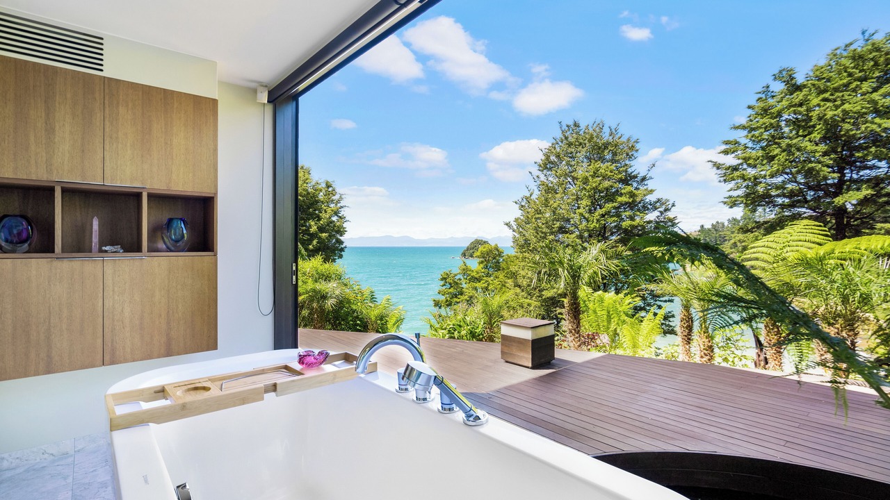 Photo of Bathroom in Ngaio Bay