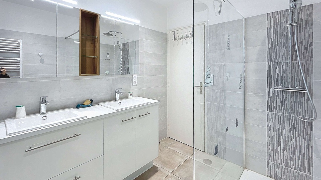 Photo of Bathroom in Saint-Pair-sur-Mer