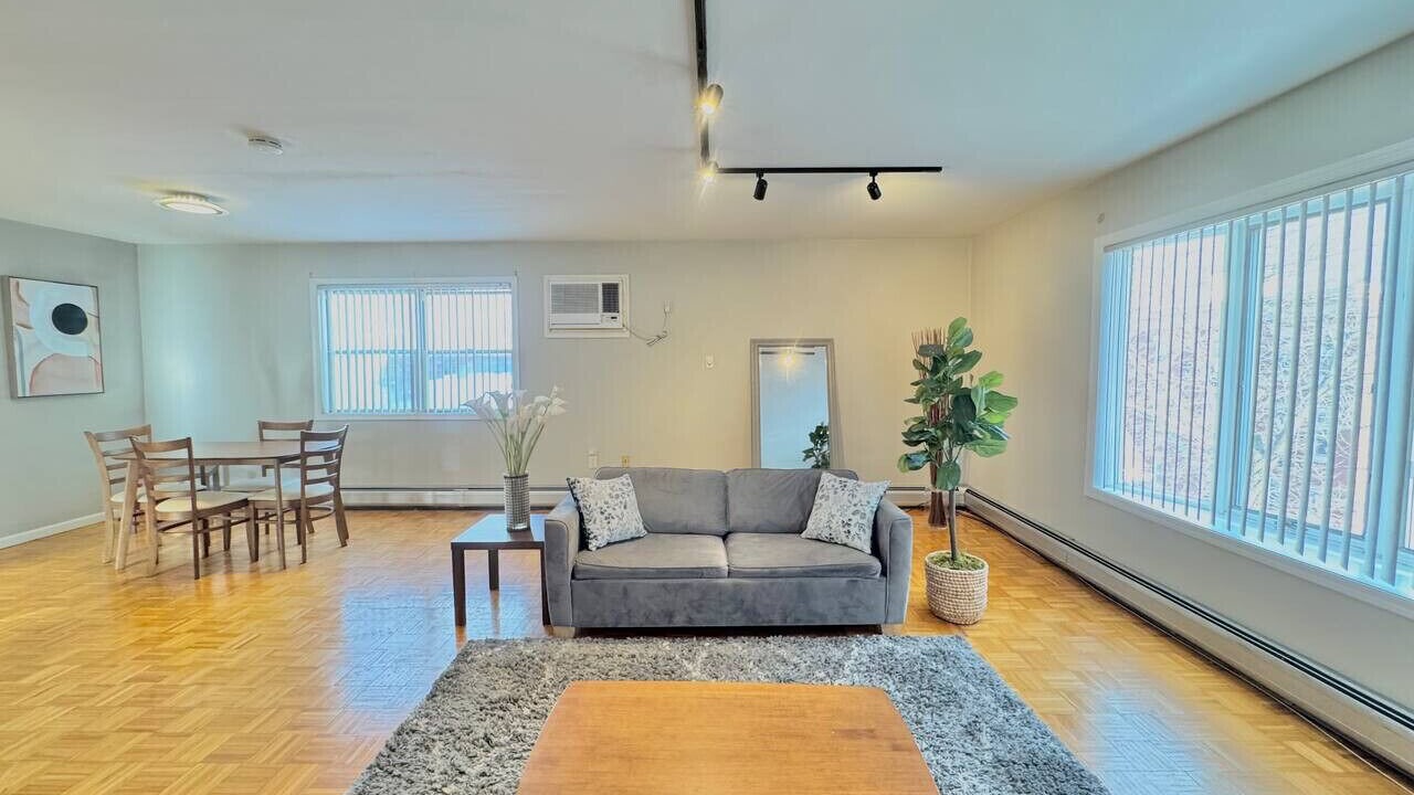 Photo of Others in Guttenberg