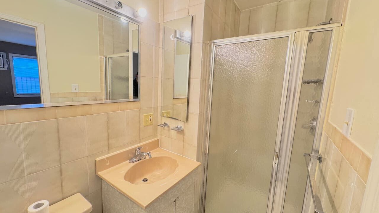 Photo of Others in Guttenberg