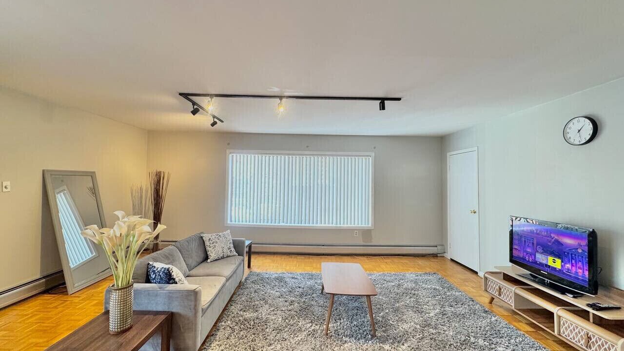 Photo of Others in Guttenberg